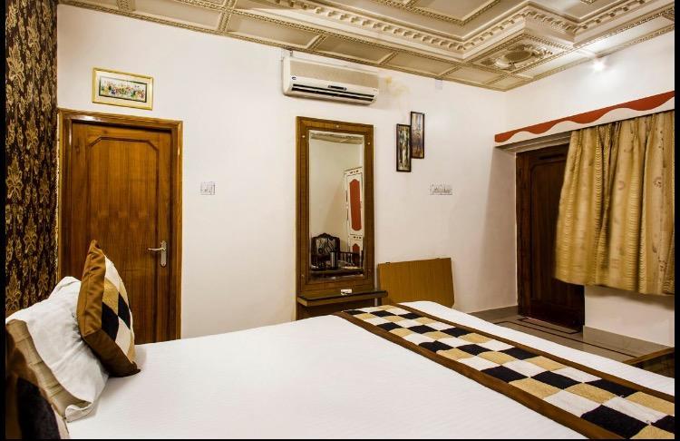 Hotel Bharat Niwas Bikaner Bagian luar foto